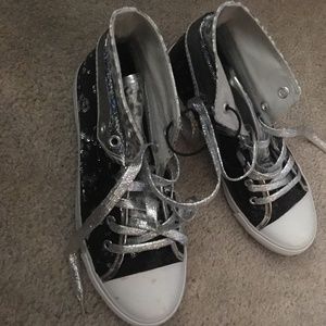 Sequined athletic shoe